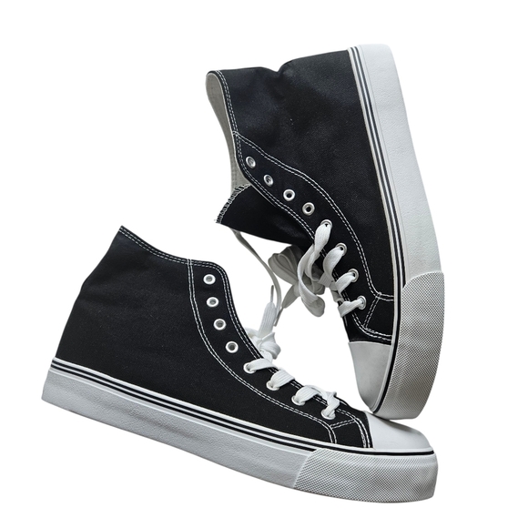Amazon Black And White High Top Lace Up Sneakers NWOT - Picture 1 of 12